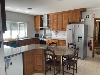 Dorms & Doubles Guest House Peniche - 3