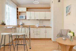 Cozy Apartment Jelitkowski Dwór in Gdańsk with Parking by Noclegi Renters - Danzig - 3