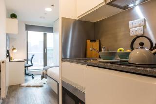 Student Only, Bronze Studio Mid Level White City - 8