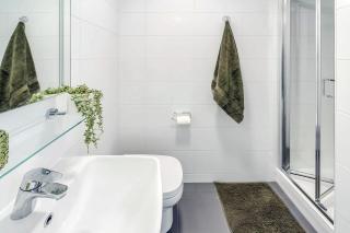 Student Only, Bronze Studio Mid Level White City - 7