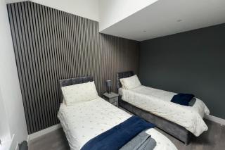 Whole house -Sleeps4-Parking-Garden-BikingHiking - Bury - 9