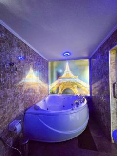 Titanic Residence-7 minute walk to the Beach - 6