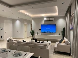 شقة باربع غرف نوم بمجمع سكني فاخر ومسابح وناودي رياضية - 7