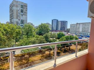 1BR Apartment with a Designated Workspace, Free Street Parking and Free Gym Pass - 6
