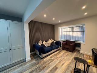 Whole house -Sleeps4-Parking-Garden-BikingHiking - Bury - 8
