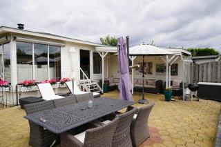 Chalet with waterfront sauna and boat - 7