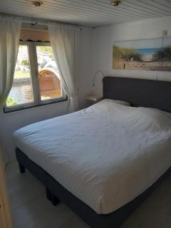 Chalet with waterfront sauna and boat - 2