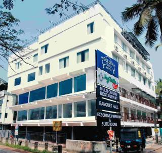 Hotel Golden Couch - Badagara - 0