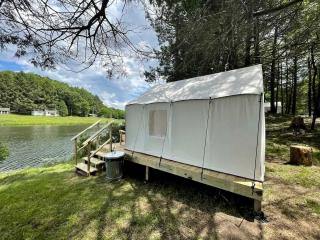 Romantic Safari Tent Surrounded by Trees Next to the Lake for a Unique Glamping Getaway in Lake Ariel, Pennsylvania - Lake Ariel - 1