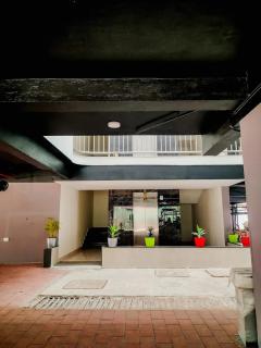 Hotel Golden Couch - Badagara - 4