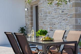 The Hospitality of the 11 Brothers - Kissamos - 5