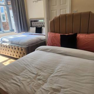 Charming Victorian Apartment in Central Wolverhampton - 0