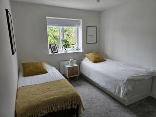 2 Bedroom 2 Bathrooms Parking Electric Charger Juliet Balcony Close to Reigate Station Centre - 2230 - Reigate - 5