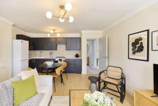 Finsbury Park Two-Bed Split-Level Flat - London - 9
