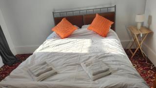 Stay in the Heart of Walthamstow Central - London - 8