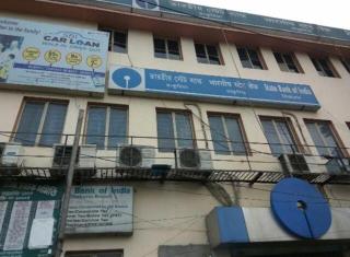 2bhk flat on Dhakuria Station Road, South Kolkata on 3rd floor - Kalkutta - 3