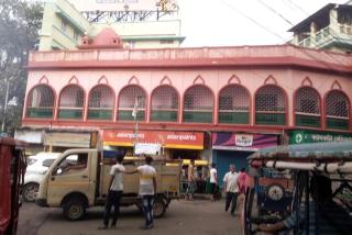 2bhk flat on Dhakuria Station Road, South Kolkata on 3rd floor - 1