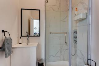 Chalet Aube with Spa, Beach & Lake - Chertsey - 1