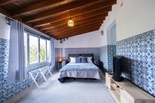 Blue Tile Home - 4