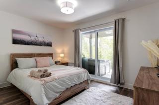 Chalet Aube with Spa, Ski Montcalm - 6