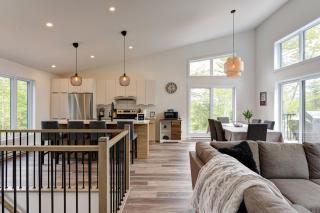 Chalet Aube with Spa, Ski Montcalm - 1