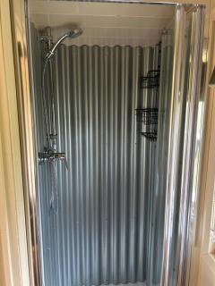Cosy Shepherd Hut - - 1