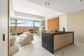 3BR Luxury Townhouse with Garden - 2