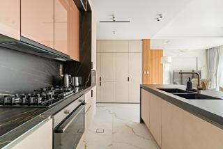 3BR Luxury Townhouse with Garden - 1