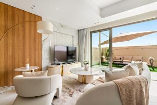 3BR Luxury Townhouse with Garden - 9