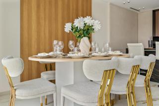 3BR Luxury Townhouse with Garden - 6