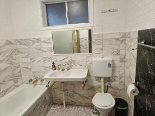 Queen Room in Carlingford near Shops and Station - NC4 - Stanwell Park - 2