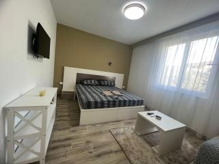 Apartments Sun with Sea View - Dobra Voda - 1