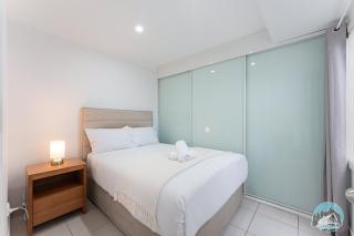 Spacious 3 Beds House with Parking in Fairfield - 5