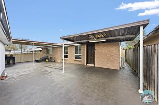 Spacious 3 Beds House with Parking in Fairfield - Villawood - 6