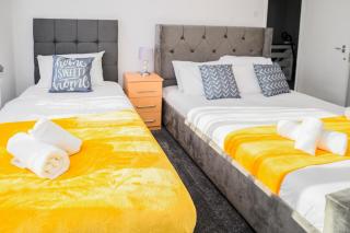 Luxury 3-Bedrooms House With Parking - 3