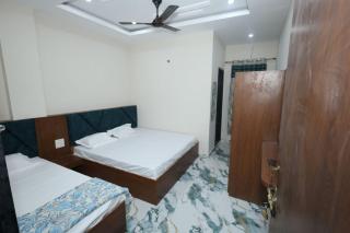 Hotel Shri Balaji Dham, Family Rooms Near Mathura Railway Station - 0