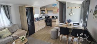 Big Boss Caravan-Camber Sands,Sleep 8, Free Wi-Fi, Netflix, Parking - 4