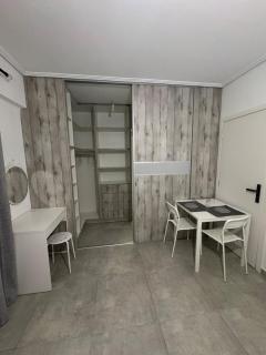 GuccisCozyStudio - 5