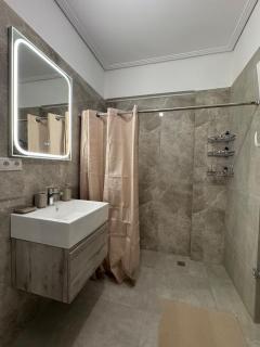 GuccisCozyStudio - Artemida - 1