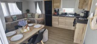 Big Boss Caravan-Camber Sands,Sleep 8, Free Wi-Fi, Netflix, Parking - Camber - 6