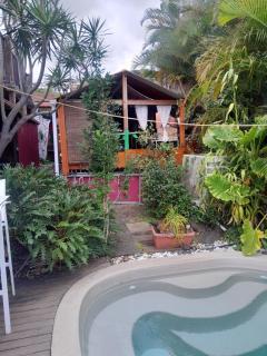 Chalet en bois dans le jardin chez l hôte accès piscine - 4