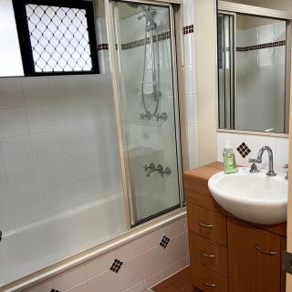 4-BHK Family Home Nr Schools & Uni - Rosslea - 9