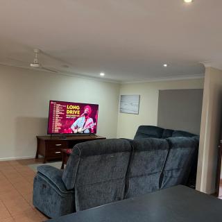 4-BHK Family Home Nr Schools & Uni - Rosslea - 6