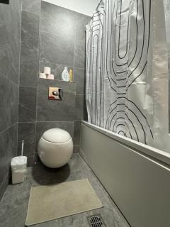 Spacious 2 Bedroom Apartment - 1