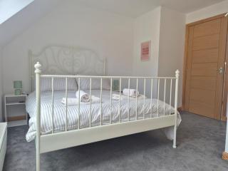 2 Bed House - free parking, short walk to centre - South Kessock - 8