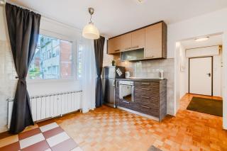 The Green Corner Apartment With Balcony - Happy Rentals - 7
