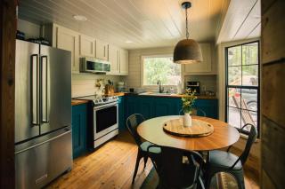 Riverstone Cottage A Cozy Riverfront Retreat - 4
