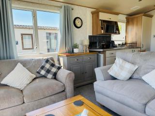 Cosy 2 bed in Dovercourt Holiday Park -Sleeps 6 - 2