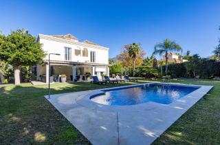 Stunning 5 Bedroom Villa in Puerto Banus with Pool - Marbella - 9
