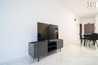Spacious 1BR home with comfortable bed with WIFI & AC - - 1